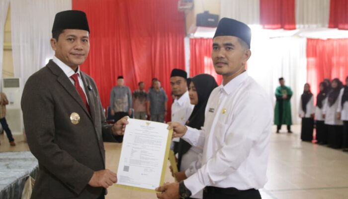 Bupati H. Mirwan Serahkan SK Pengangkatan 100 PPPK Formasi 2024