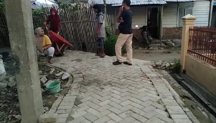 Progres Peningkatan Jalan Lingkungan Di Kel. Panyabungan III Terus Dikebut