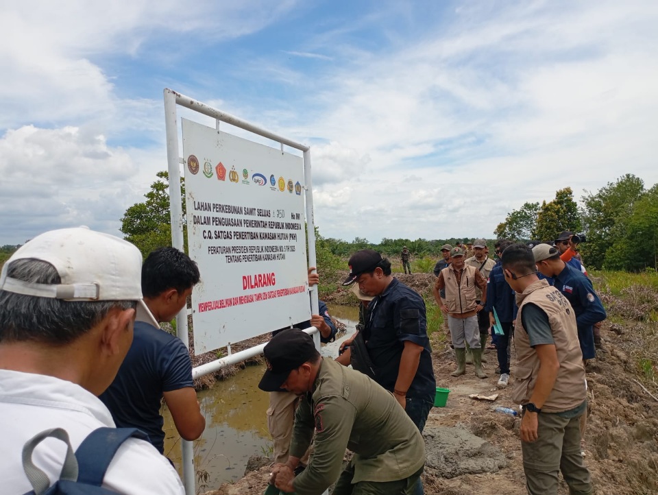 Satgas PKH Pasang Plang Larangan Kuasai Hutan Lindung