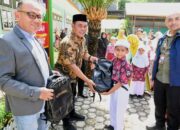 Bupati Aceh Besar Dan BRI Salurkan 500 Tas Sekolah