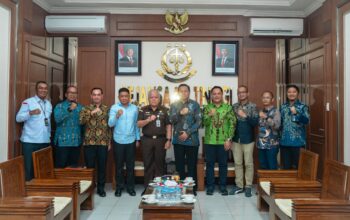 General Manager (GM) PT PLN (Persero) Unit Induk Pembangunan Sumatera Bagian Utara (UIP SBU), Dewanto, melakukan audiensi dengan Kepala Kejaksaan Tinggi (Kajati) Sumatera Utara, Dr. Harli Siregar, S.H., M.Hum., di kantor Kejaksaan Tinggi Sumatera Utara (Kejatisu), Jalan A.H. Nasution No. 1C Medan, Selasa (9/9/2025).