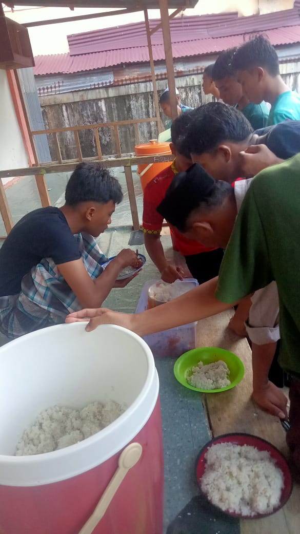 Sedot APBK 2025 Rp1,6 M, Belatung Ditemukan Dalam Menu Nasi Santri MUQ Aceh Selatan