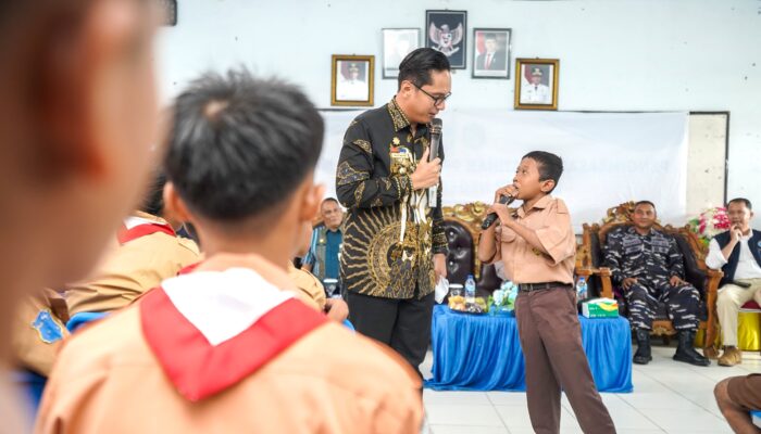 Rico Waas Motivasi Siswa Untuk Menggapai Cita-Cita Dan Jauhi Narkoba