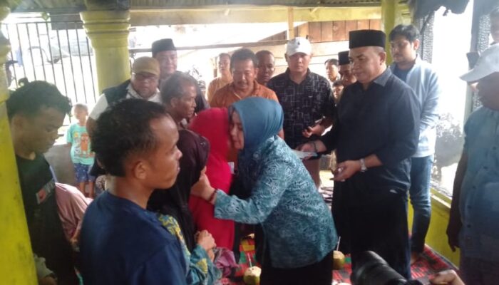 Usai Kunker Daerah Terpencil, Bupati Agara Serahkan Bantuan Korban Kebakaran