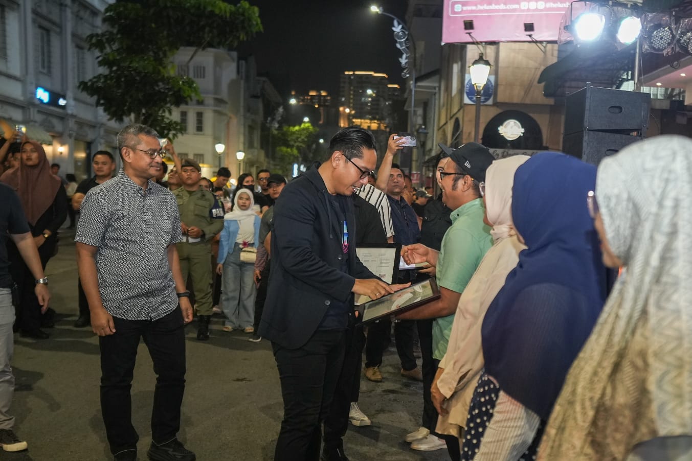 Serahkan Sertifikat HKI, Rico Waas Ingin Pelaku Ekraf Naik Tingkat