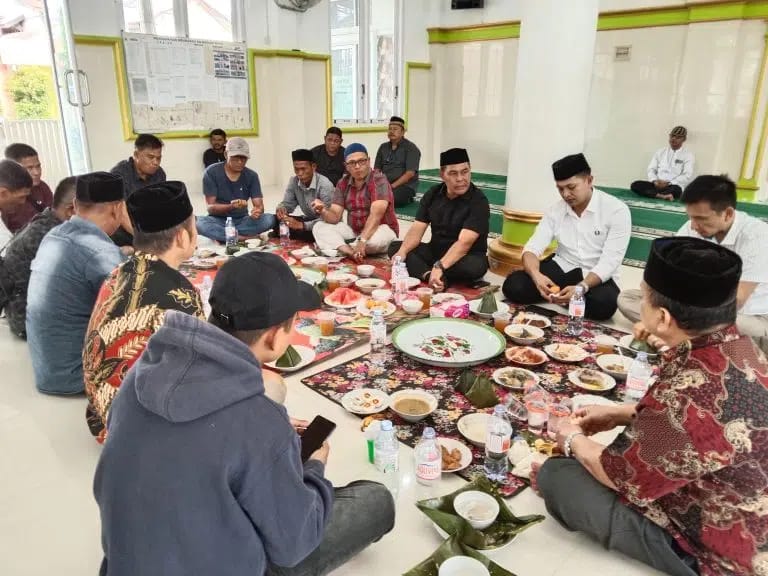 Bupati Syech Muharrmram Hadiri Maulid Di Dusun Aron Gue-Gajah