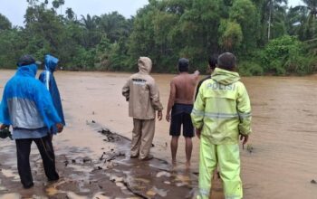 Perahunya Terbalik, Wahyu, Pemuda 17 Tahun Hanyut Di Aek Batang Natal