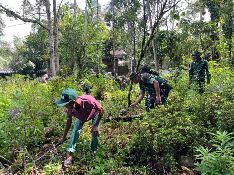 Warga Mane Dan Prajurit Batalyon TP-857/GG Gotong Royong Sambut HUT Ke-80 TNI