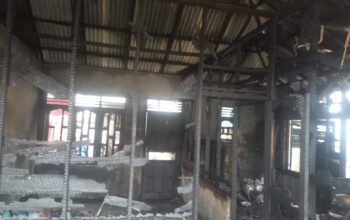 Pemilik Di Kebun, 1 Rumah Terbakar