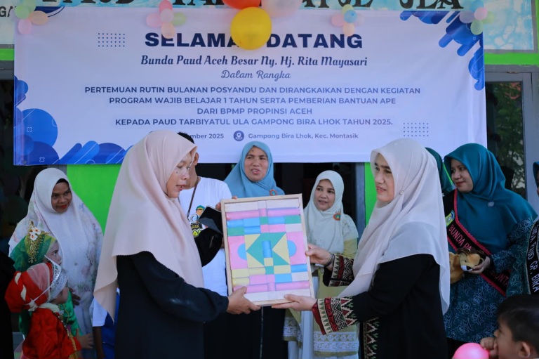Bunda PAUD Aceh Besar Salurkan Bantuan Alat Belajar Di Montasik