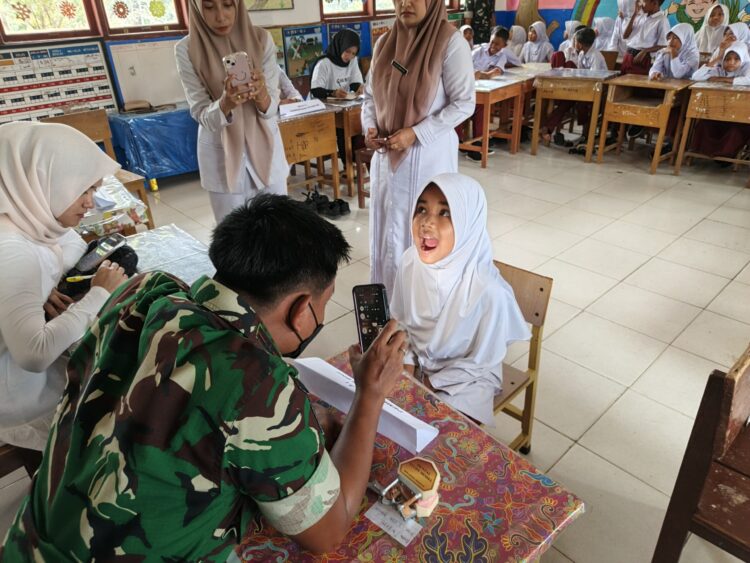 Yonif TP 857/GG TNI AD Gelar Aksi Peduli Kesehatan Anak Di Mane