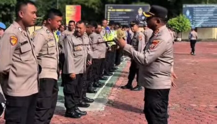 Polres Madina Perketat Disiplin Anggota, Kapolres Pimpin Langsung Pemeriksaan Sikap Tampang