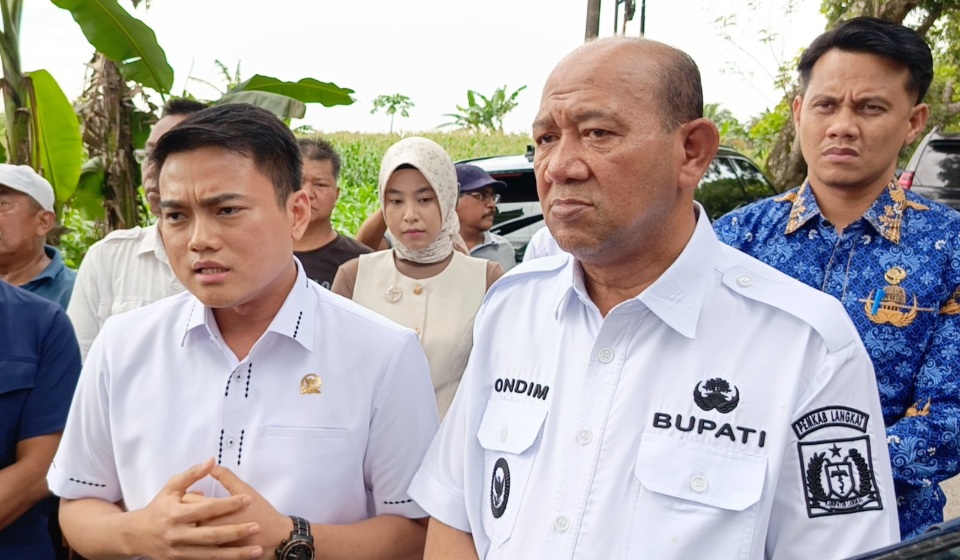 Ricky Anthony Bersama Afandin Tinjau Jalan Rusak Di Langkat