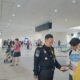 Cegah Antrean, Imigrasi Kualanamu Proaktif Bantu Penumpang Isi Aplikasi All Indonesia