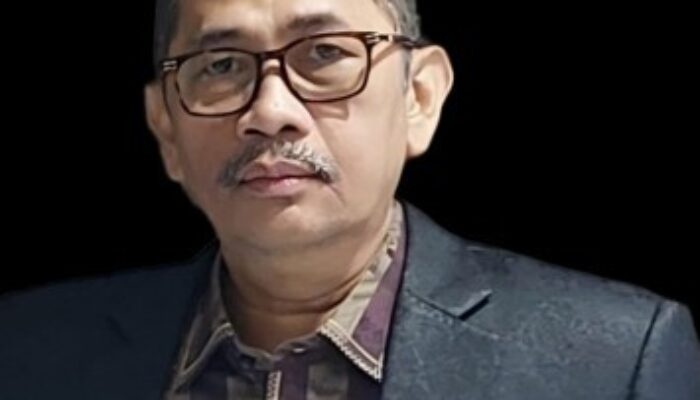  Antara Pasar dan Rakyat