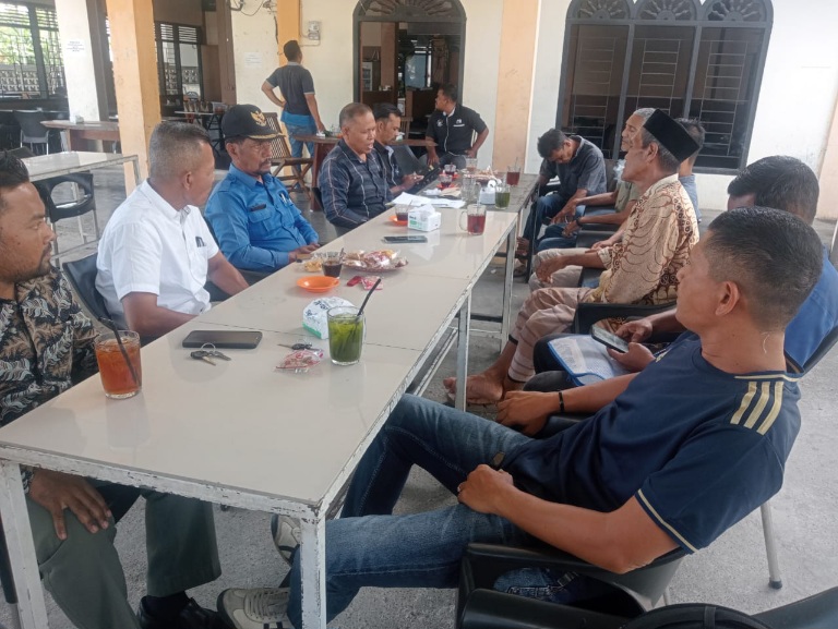 Dirut PDAM Tirta Mountala Bahas Rencana WTP Seulimum Dengan Para Keuchik