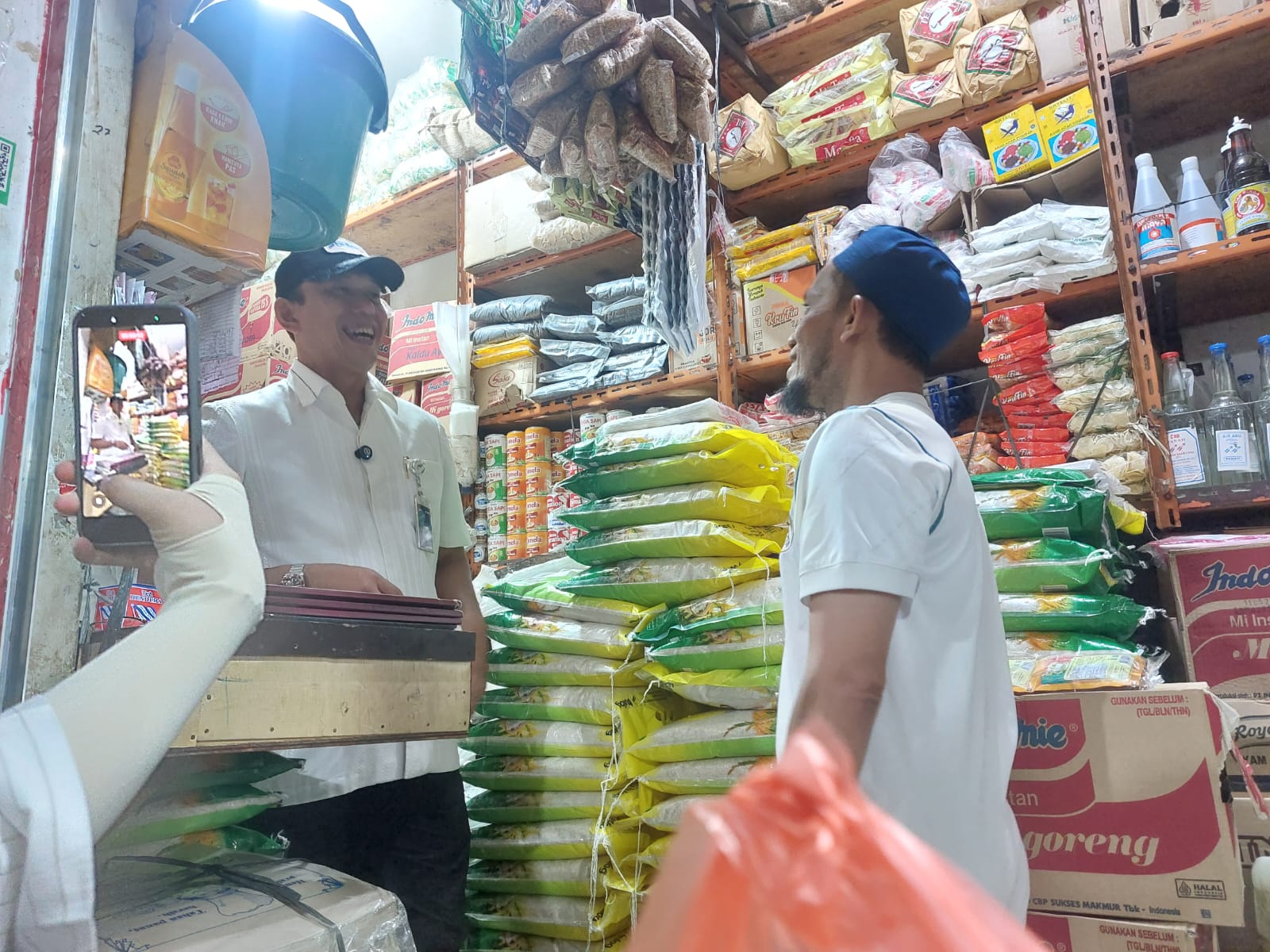 Dirut Bulog Tinjau Pasar Petisah, Pastikan Beras SPHP Tersedia