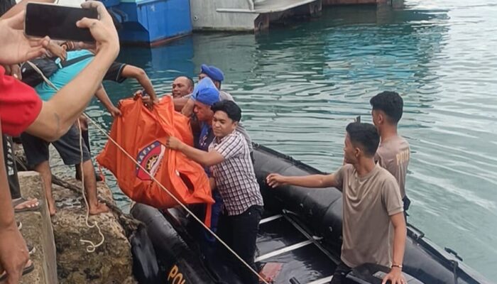 Heboh, Sesosok Mayat Ditemukan Terapung Di Sekitar Pelabuhan Teluk Dalam