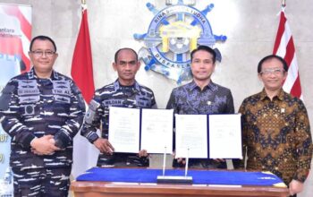 Penandatanganan Perjanjian Kerja Sama (PKS) antara TNI AL yang diwakili Kepala Dinas Fasilitas Pangkalan TNI AL Laksamana Pertama TNI Yusep Wildan dengan PLN yang diwakili General Manager PLN UID Jawa Timur, Ahmad Mustaqir, di Markas Besar (Mabes) TNI AL, Cipayung, Jakarta Timur, Rabu (17/9).