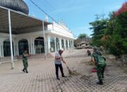 TNI/Polri Bersama Warga Bersihkan Masjid Taqwa Aron