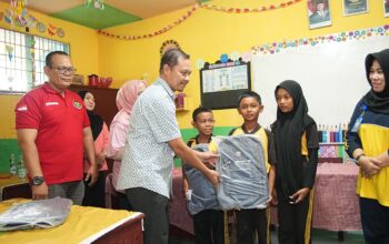 Kunjungi Siswa Viral Bersihkan Mushala SDN Cinta Rakyat, Pemkab Deliserdang Bantu Perlengkapan Sekolah
