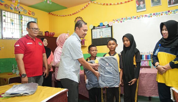 Kunjungi Siswa Viral Bersihkan Mushala SDN Cinta Rakyat, Pemkab Deliserdang Bantu Perlengkapan Sekolah