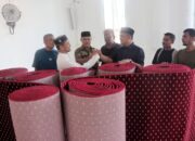 Daniel Wahab Bantu Ambal Untuk Masjid Lamjabat