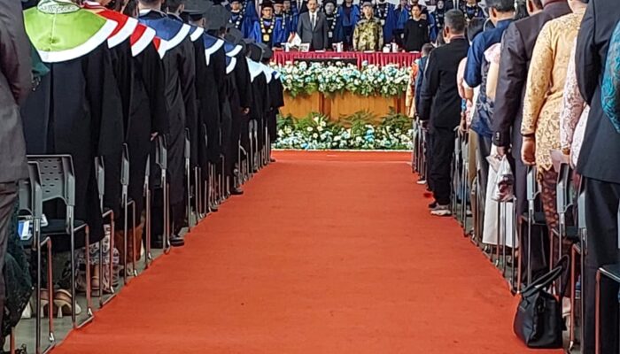 353 Wisudawan Ikuti Wisuda IT Del Ke-22
