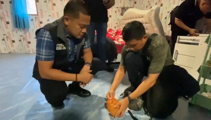Gerebek Sarang Narkoba Jl. Mangkubumi Medan, Polisi Temukan Uang Puluhan Juta