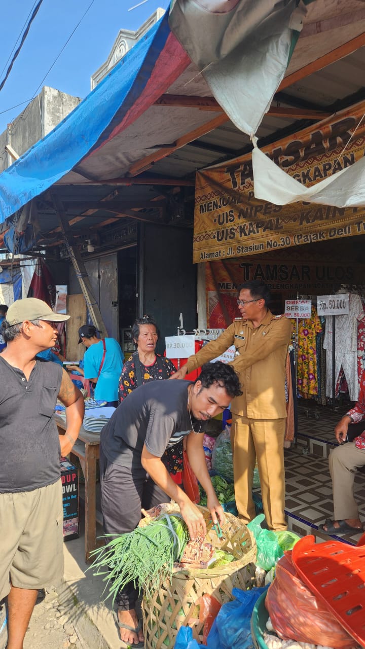 Camat Delitua-Tim Gabungan Tertibkan Dan Relokasi 156 Pedagang Tradisional