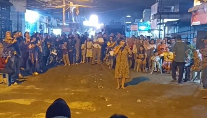 Warga Blokir Jalan Galang Hingga Malam, Arus Lalu Lintas Lumpuh