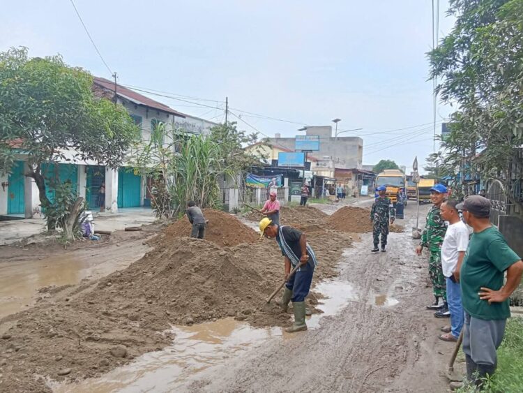 Jalan Simpang Tanah Abang Galang Kewenangan Provinsi, Pemkab Deliserdang Bantu Ratakan Badan Jalan