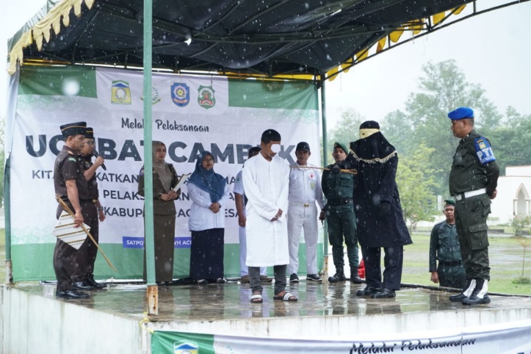 Pelaku Judi Dicambuk Di Aceh Besar, Satpol PP-WH Imbau Jauhi Pelanggaran Syariat