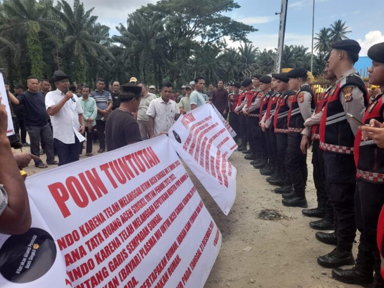 Unras Mahasiswa Di PT Socfindo Lae Butar Menduga Bupati Pentingkan Periuknya Sendiri