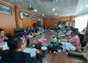 Gunakan Fasilitas Umum, Bongkar Bangunan Pagar Besi Di Jalan Amal Medan Sunggal