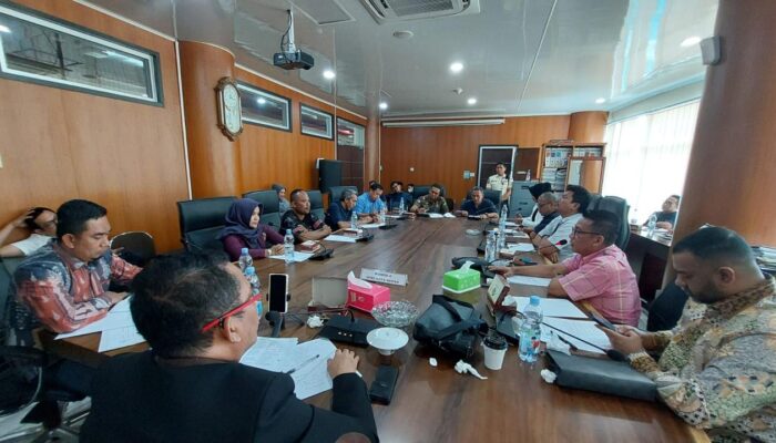 Gunakan Fasilitas Umum, Bongkar Bangunan Pagar Besi Di Jalan Amal Medan Sunggal