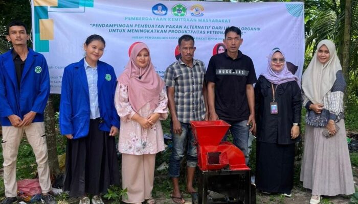 Tim PKM Unsam Dampingi Peternak Bebek Buat Pakan Alternatif Berbahan Limbah Organik