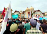 Tuntut Pembatalan Perpanjangan HGU PTPN IV: Petani Cot Girek Demo Bupati Aceh Utara