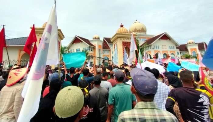 Tuntut Pembatalan Perpanjangan HGU PTPN IV: Petani Cot Girek Demo Bupati Aceh Utara