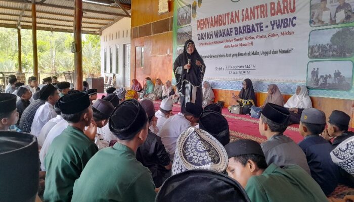 Rombongan Pengajian Al Ashri Kunjungi Dayah Wakaf Barbate, Bawa Bantuan Untuk Santri