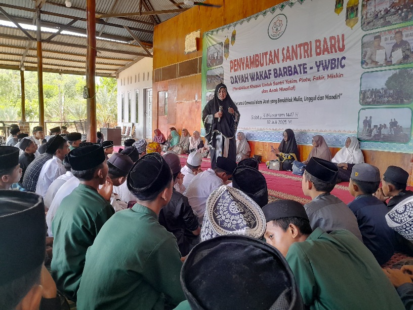 Rombongan Pengajian Al Ashri Kunjungi Dayah Wakaf Barbate, Bawa Bantuan Untuk Santri