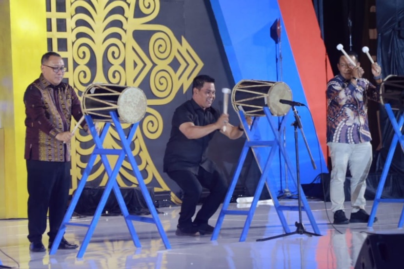 Bupati Aceh Besar Ikut Tabuh Beduk Buka Meuseuraya Festival 2025