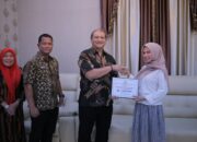 Pemkab Aceh Tamiang Salurkan Beasiswa