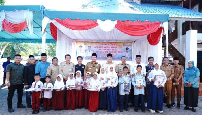 Bantuan Seragam Sekolah Motivasi Siswa Raih Prestasi