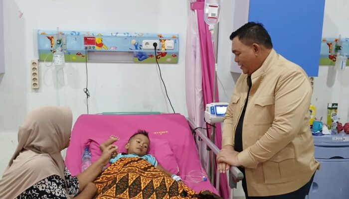 Dahnil Ginting Bantu Anak Yatim Piatu Berobat Di RS Amri Tambunan
