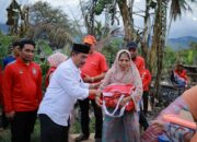 Wakil Bupati Aceh Besar Serahkan Bantuan Masa Panik Untuk Korban Kebakaran Di Pantee Rawa