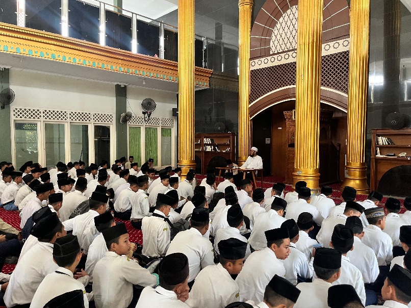Ustadz Dr. Muhammad Yusran Hadi, Lc, MA Isi Ceramah Umum Di Pesantren Terpadu Daarul Fikri, Bekasi