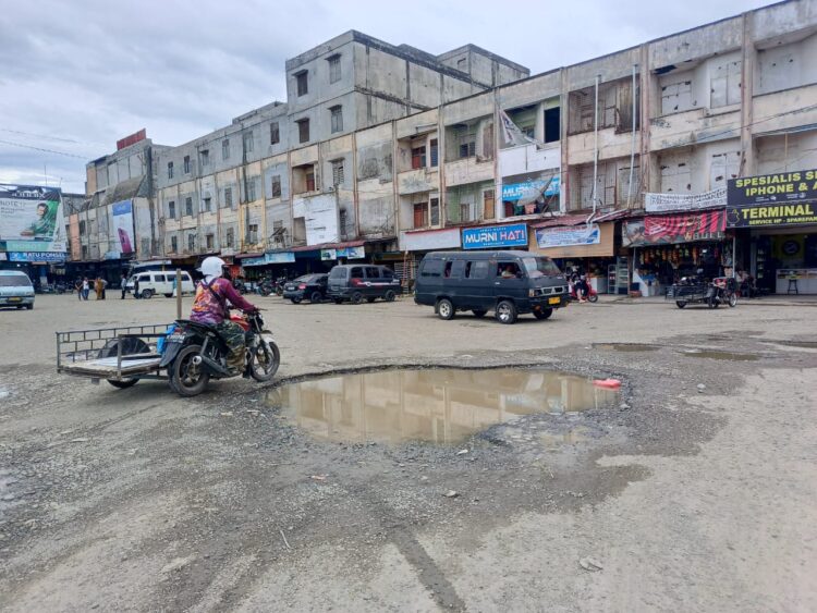 Dipenuhi Lubang, Wabup Alzaizi Instruksikan PUPR Rehab Terminal Beureunuen