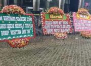 Karangan Bunga Penuhi Gedung KPK, Minta Bobby Nasution Diperiksa Dan Ditetapkan Sebagai Tersangka