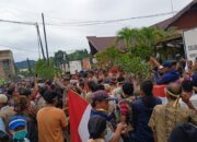 Ratusan Warga Demo Kantor Inspektorat Tapteng, Tuntut Kadis Mundur